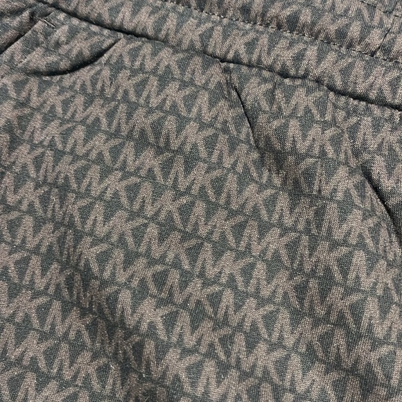 Causal brown Michael Kors shorts - Picture 3 of 5